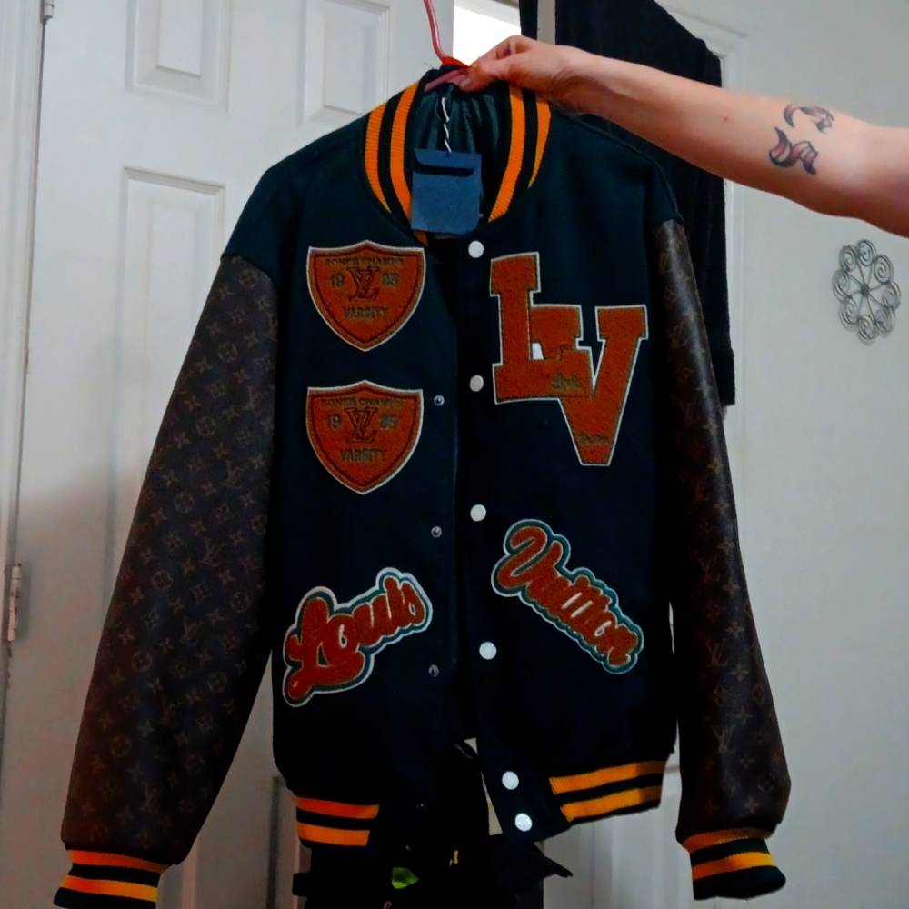 mens varsity jacket 2x like new with tag not a knock off